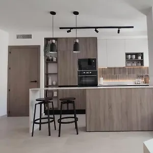 https://piso-reformado-de-diseo-c-terraza-playa-el-ancla.es-andalucia.com